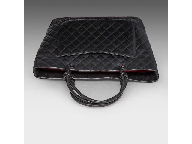 A chanel 'cambon ligne' tote bag and a chanel 'caviar' wallet - afbeelding 16 van  17