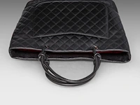 A chanel 'cambon ligne' tote bag and a chanel 'caviar' wallet - afbeelding 16 van  17