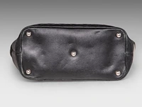 A chanel 'cambon ligne' tote bag and a chanel 'caviar' wallet - afbeelding 17 van  17