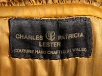 A charles and patricia lester haute couture gold coat in pleated silk - afbeelding 12 van  14