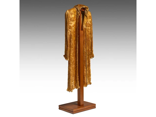 A charles and patricia lester haute couture gold coat in pleated silk - afbeelding 14 van  14