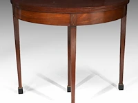 A charming directoire demi-lune fold-over side table, attrib. to the chapuis workshop 73 x 84.5 x 42 cm. (28.73 x 33.27 x 16.53 in.), frame: 71.5 x 84.5 x 84 cm. (28.14 x 33.27 x 33.07 in.) - afbeelding 2 van  9