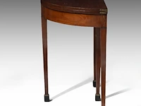A charming directoire demi-lune fold-over side table, attrib. to the chapuis workshop 73 x 84.5 x 42 cm. (28.73 x 33.27 x 16.53 in.), frame: 71.5 x 84.5 x 84 cm. (28.14 x 33.27 x 33.07 in.) - afbeelding 3 van  9