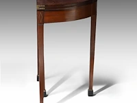 A charming directoire demi-lune fold-over side table, attrib. to the chapuis workshop 73 x 84.5 x 42 cm. (28.73 x 33.27 x 16.53 in.), frame: 71.5 x 84.5 x 84 cm. (28.14 x 33.27 x 33.07 in.) - afbeelding 6 van  9