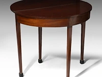 A charming directoire demi-lune fold-over side table, attrib. to the chapuis workshop 73 x 84.5 x 42 cm. (28.73 x 33.27 x 16.53 in.), frame: 71.5 x 84.5 x 84 cm. (28.14 x 33.27 x 33.07 in.) - afbeelding 8 van  9