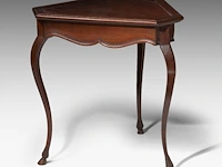 A charming neoclassical mahogany tripod side table on cabriolet legs, 18thc 68 x 67 x 57.5 cm. (26.76 x 26.37 x 22.64 in.) - afbeelding 2 van  6