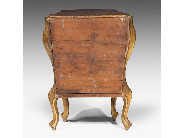A charming venetian rococo giltwood cabinet, mid 18thc 77 x 58 x 37 cm. (30.30 x 22.82 x 14.57 in.) - afbeelding 4 van  6