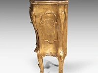 A charming venetian rococo giltwood cabinet, mid 18thc 77 x 58 x 37 cm. (30.30 x 22.82 x 14.57 in.) - afbeelding 5 van  6
