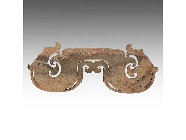 A chinese archaic jade 'double dragon' pendant, late warring states period - early western han dynasty, l 12,3 cm - afbeelding 2 van  4