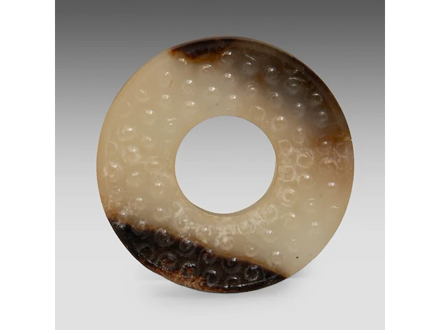 A chinese archaic jade huan ring, han dynasty, ø 4,2 cm - afbeelding 1 van  4