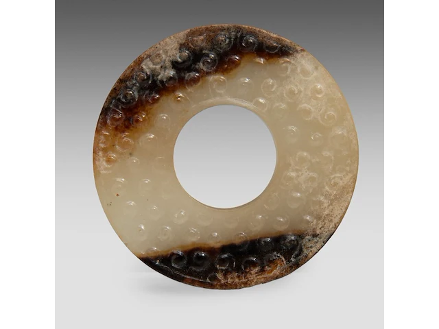 A chinese archaic jade huan ring, han dynasty, ø 4,2 cm - afbeelding 2 van  4