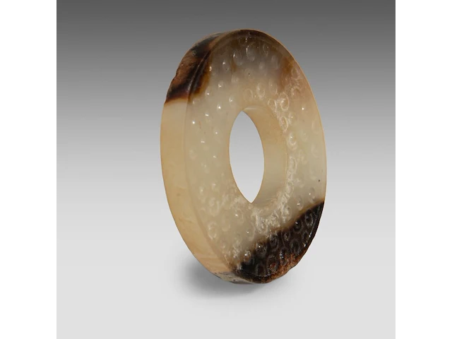A chinese archaic jade huan ring, han dynasty, ø 4,2 cm - afbeelding 3 van  4