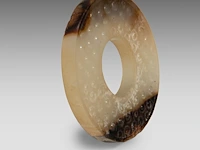 A chinese archaic jade huan ring, han dynasty, ø 4,2 cm - afbeelding 3 van  4