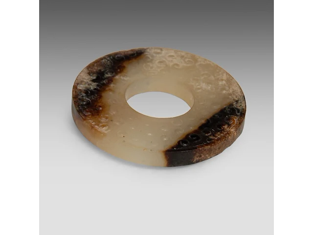 A chinese archaic jade huan ring, han dynasty, ø 4,2 cm - afbeelding 4 van  4