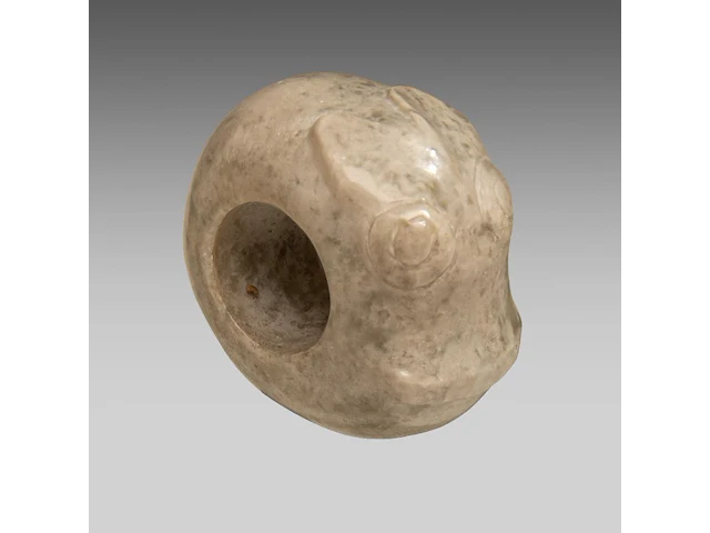 A chinese archaic jade tubular bead and a 'zhulong (pig dragon)' pendant, neolithic period, hongshan culture, l 5,4 cm / ø 2,2 cm - afbeelding 8 van  9
