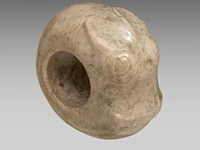 A chinese archaic jade tubular bead and a 'zhulong (pig dragon)' pendant, neolithic period, hongshan culture, l 5,4 cm / ø 2,2 cm - afbeelding 8 van  9