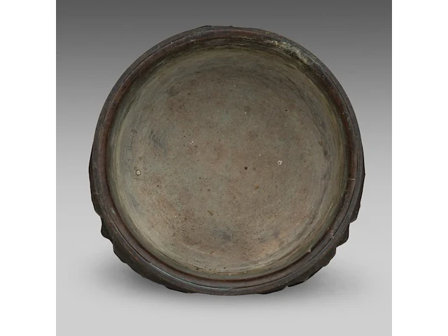 A chinese archaistic bronze 'taotie mask' tripod ding vessel, 19thc, h 12,2 cm - weight about 1662g - afbeelding 6 van  7