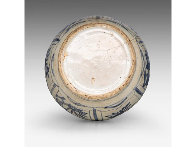 A chinese blue and white floral-decorated shipwreck ware bottle vase, late ming, h 30 cm - afbeelding 5 van  6