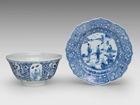A chinese blue and white 'long eliza' lotus-shaped dish, 18thc (yongzheng) - added a blue and white 'narrative scene' bowl, early 18thc (kangxi), h 7,5 cm