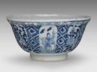 A chinese blue and white 'long eliza' lotus-shaped dish, 18thc (yongzheng) - added a blue and white 'narrative scene' bowl, early 18thc (kangxi), h 7,5 cm - afbeelding 7 van  10