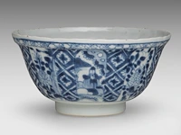 A chinese blue and white 'long eliza' lotus-shaped dish, 18thc (yongzheng) - added a blue and white 'narrative scene' bowl, early 18thc (kangxi), h 7,5 cm - afbeelding 8 van  10