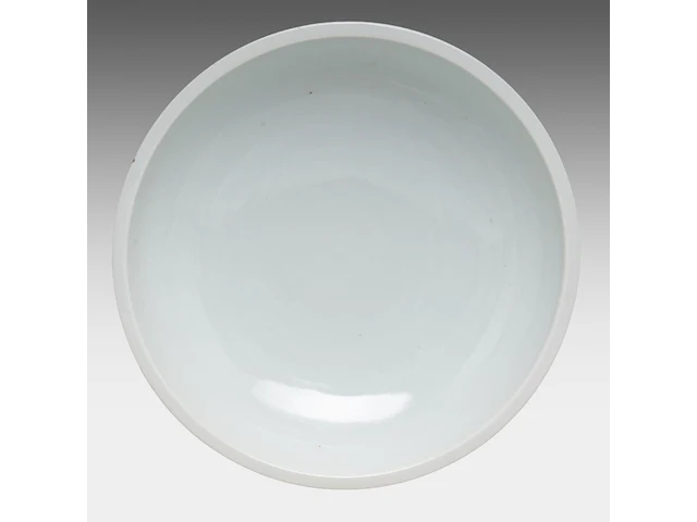 A chinese blue and white 'lotus scroll' dice bowl, with a xuande mark, h 10 - ø 29,5 cm - afbeelding 7 van  7