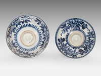 A chinese blue and white 'peaches' chawan tea bowl and lid, ming dynasty, total h 8,5 - ø 10,7 cm - afbeelding 6 van  7