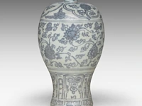 A chinese blue and white 'scrolling lotus' meiping vase, ming dynasty, h 12,5 cm - four blue and white plates, largest ø 28,5 cm - afbeelding 4 van  11