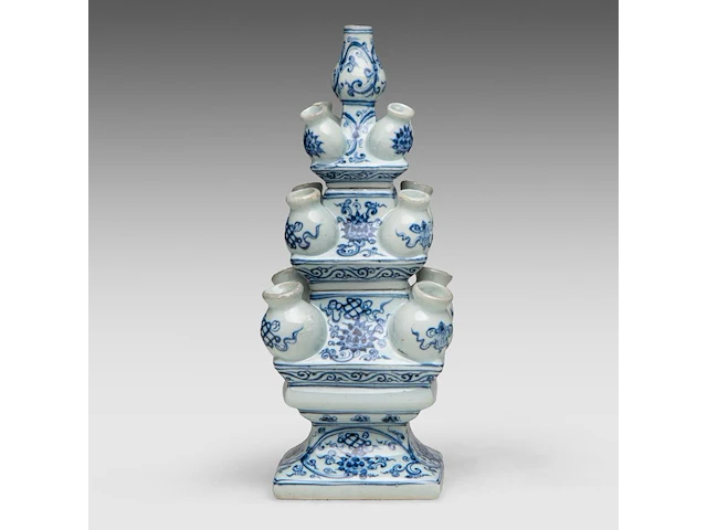 A chinese blue and white 'scrolling lotus' tulip vase, 20thc, total h 39,5 cm - afbeelding 2 van  7