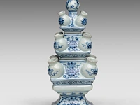 A chinese blue and white 'scrolling lotus' tulip vase, 20thc, total h 39,5 cm - afbeelding 3 van  7