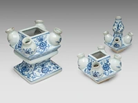 A chinese blue and white 'scrolling lotus' tulip vase, 20thc, total h 39,5 cm - afbeelding 6 van  7
