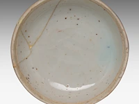 A chinese blue and white shipwreck 'cat' and an 'egret' small saucer, a 'scrolling lotus' jar, a 'crane' box and cover, ming dynasty, tallest h 11 cm - afbeelding 9 van  13