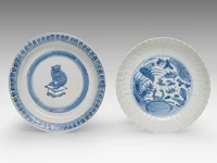 A chinese blue and white shipwreck 'cat' and an 'egret' small saucer, a 'scrolling lotus' jar, a 'crane' box and cover, ming dynasty, tallest h 11 cm - afbeelding 10 van  13