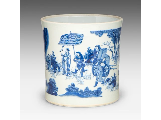 A chinese blue and white 'travelling party' brush pot, incl. inscriptions, transitional, h 22 cm - afbeelding 1 van  6