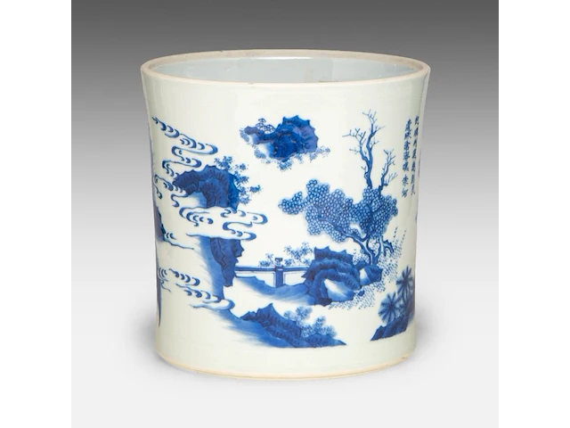 A chinese blue and white 'travelling party' brush pot, incl. inscriptions, transitional, h 22 cm - afbeelding 3 van  6