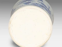 A chinese blue and white 'travelling party' brush pot, incl. inscriptions, transitional, h 22 cm - afbeelding 6 van  6
