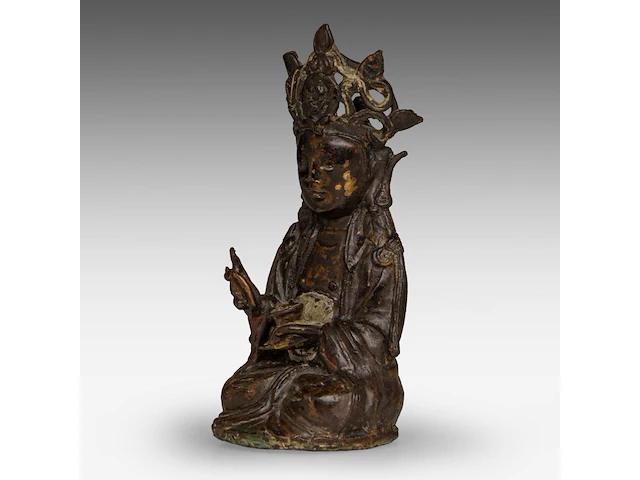 A chinese bronze figure of vairocana, ming dynasty, h 17 cm - weight about 615g - afbeelding 2 van  7