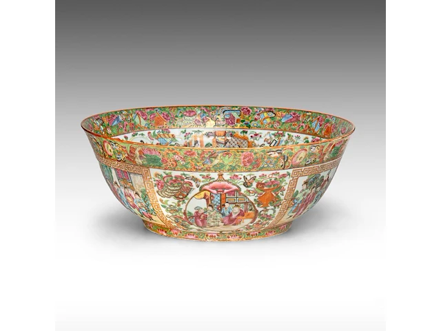A chinese canton 'figures on a terrace' large punch bowl, 19thc, h 18 - ø 47 cm - afbeelding 2 van  7