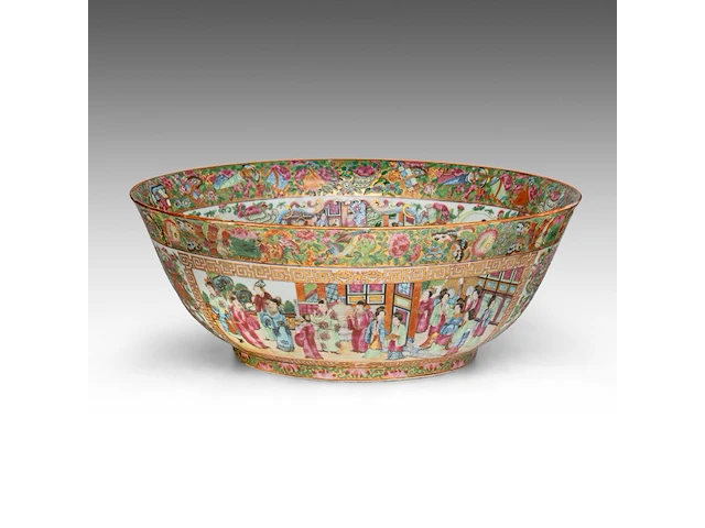 A chinese canton 'figures on a terrace' large punch bowl, 19thc, h 18 - ø 47 cm - afbeelding 3 van  7