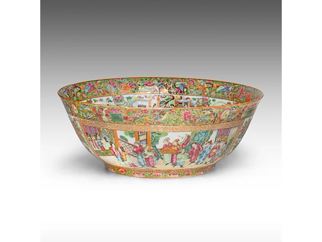 A chinese canton 'figures on a terrace' large punch bowl, 19thc, h 18 - ø 47 cm - afbeelding 5 van  7