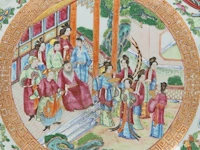 A chinese canton 'figures on a terrace' large punch bowl, 19thc, h 18 - ø 47 cm - afbeelding 7 van  7