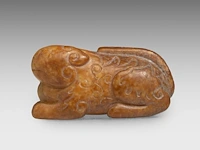 A chinese carved archaistic jade pendant of a lion, l 4,8 cm - afbeelding 2 van  7