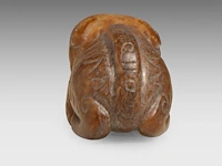 A chinese carved archaistic jade pendant of a lion, l 4,8 cm - afbeelding 3 van  7