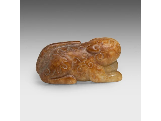 A chinese carved archaistic jade pendant of a lion, l 4,8 cm - afbeelding 4 van  7