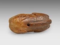 A chinese carved archaistic jade pendant of a lion, l 4,8 cm - afbeelding 7 van  7