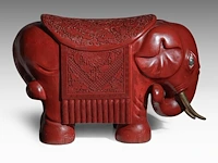 A chinese carved cinnabar lacquer elephant seat, 20thc (vintage), h 48,5 - l 75 cm - afbeelding 4 van  6