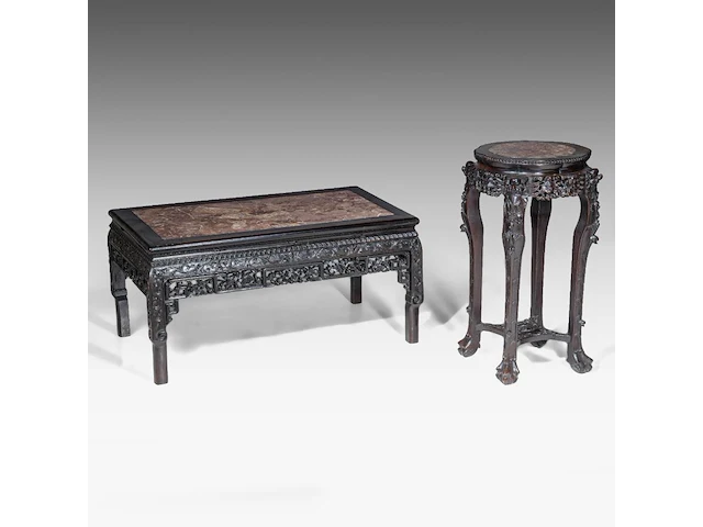 A chinese carved hardwood low table and a tall stand, both inset with a marble top, late qing, h 51 - 58 x 106 cm / h 81 cm - afbeelding 1 van  9