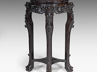 A chinese carved hardwood low table and a tall stand, both inset with a marble top, late qing, h 51 - 58 x 106 cm / h 81 cm - afbeelding 3 van  9