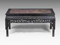 A chinese carved hardwood low table and a tall stand, both inset with a marble top, late qing, h 51 - 58 x 106 cm / h 81 cm - afbeelding 5 van  9