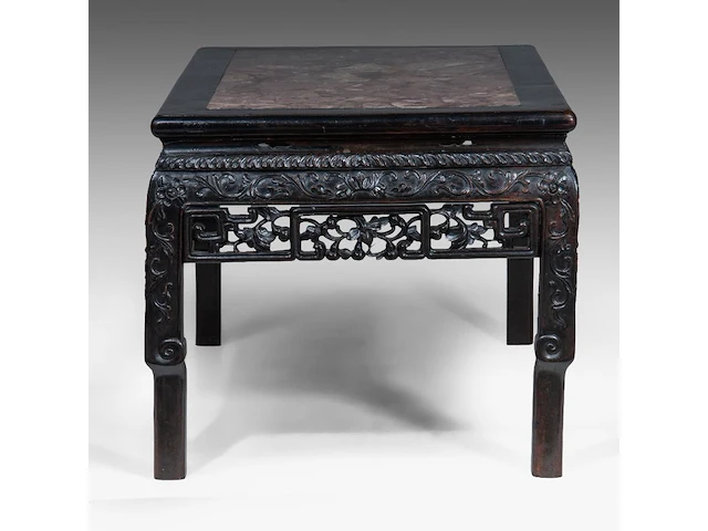A chinese carved hardwood low table and a tall stand, both inset with a marble top, late qing, h 51 - 58 x 106 cm / h 81 cm - afbeelding 6 van  9